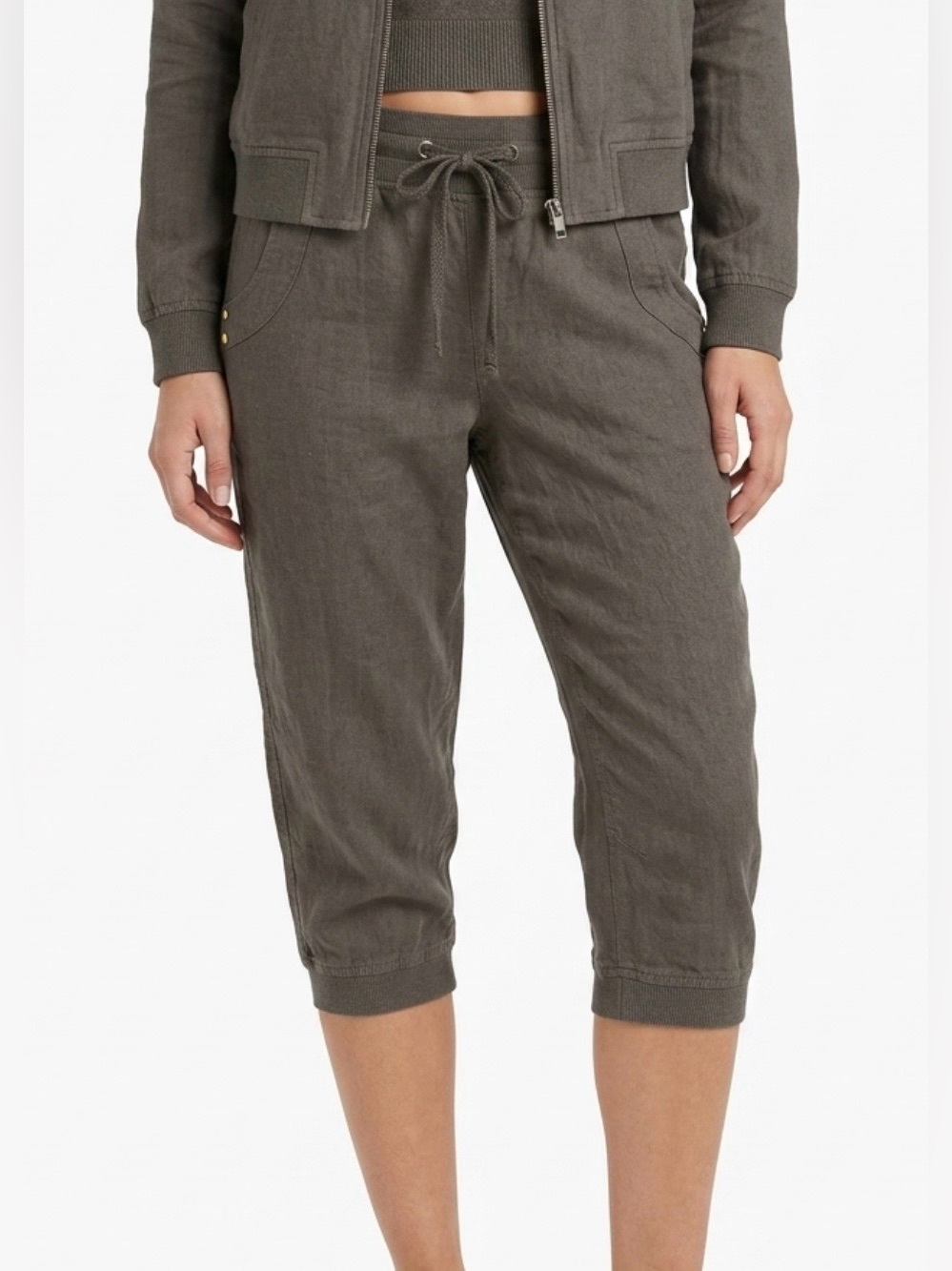 SEDUCTIONS Drawstring Cropped Capris in Olive